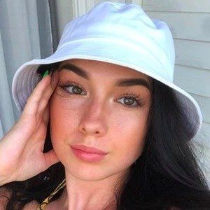 Bella Hill — créatrice MYM / OnlyFans