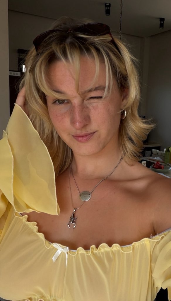 Carly Jane — créatrice MYM / OnlyFans