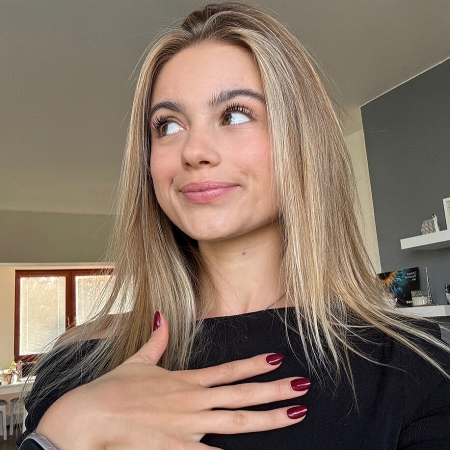 Martina Mikeskova — créatrice MYM / OnlyFans